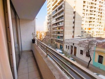 Tipo Mariposa, A Pasos De Barrio Italia, Metro. Arrendado
