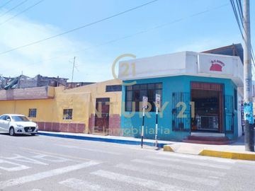 CASA COMERCIAL EN VENTA - EN PLENA PLAZA POCOLLAY TACNA