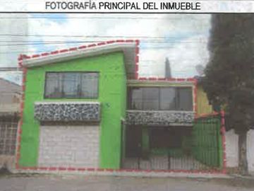 CASA A PIE DE CALLE EN LA COL. TRES CRUCES, CERCA DE LA AV. DE LAS TORRES