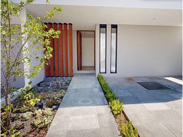 En ZIBATA QUERÉTARO Hermosa y a estrenar Casa en Venta con Seguridad y Amenidades