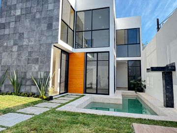 MODERNA CASA CON ALBERCA EN PRIVADA