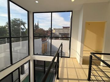 MODERNA CASA CON ALBERCA EN PRIVADA
