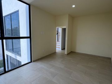 MODERNA CASA CON ALBERCA EN PRIVADA