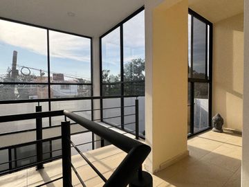 MODERNA CASA CON ALBERCA EN PRIVADA