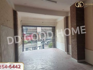 Commercial building, Soi Ratchadamnoen 2, Tha Hin, Lopburi