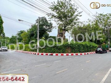 Commercial building, Soi Ratchadamnoen 2, Tha Hin, Lopburi