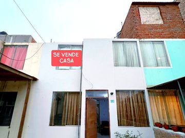 Venta Casa De Dos Pisos En Condominio Huanchaquito Alto
