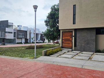 ESTRENA CASA EN FRAILES RESIDENCIAL