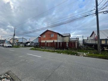 Amplia casa esquina  3D/2B cuenta con local comercial