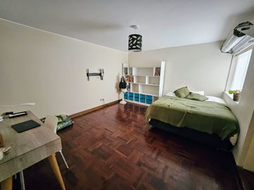 LINDA CASA REMODELADA A UNA CUADRA DEL MALECÓN DE MIRAFLORES
