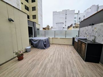 LINDA CASA REMODELADA A UNA CUADRA DEL MALECÓN DE MIRAFLORES