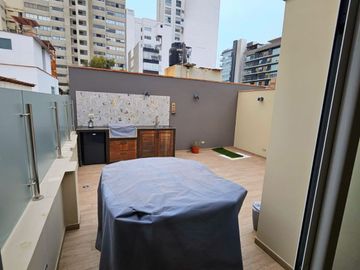 LINDA CASA REMODELADA A UNA CUADRA DEL MALECÓN DE MIRAFLORES