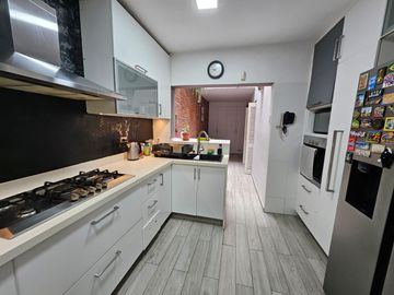 LINDA CASA REMODELADA A UNA CUADRA DEL MALECÓN DE MIRAFLORES