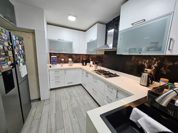 LINDA CASA REMODELADA A UNA CUADRA DEL MALECÓN DE MIRAFLORES