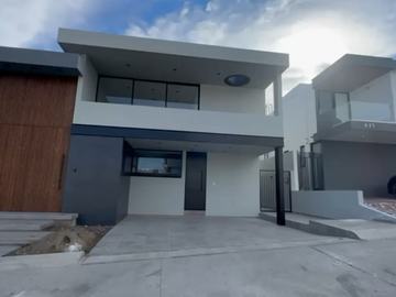 LOMAS DEL  MOLINO 111  PRECIOSA CASA EN VENTA 2 PLANTAS  PRECIO DE VENTA 6,200,000.00  AMPLIA COCINA MODERNA Y DE  GRANITO NEGRO  ,CUARTO DE SERVICIO