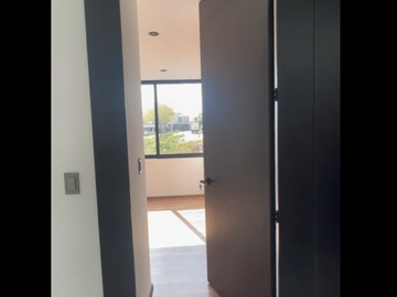 LOMAS DEL  MOLINO 111  PRECIOSA CASA EN VENTA 2 PLANTAS  PRECIO DE VENTA 6,200,000.00  AMPLIA COCINA MODERNA Y DE  GRANITO NEGRO  ,CUARTO DE SERVICIO