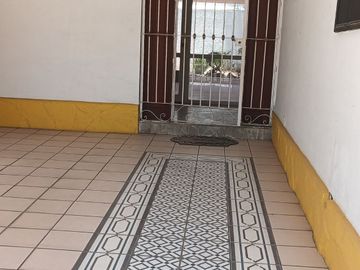 Casa en Venta Esquina en Jardines del Bosque con Excelente Ubicación