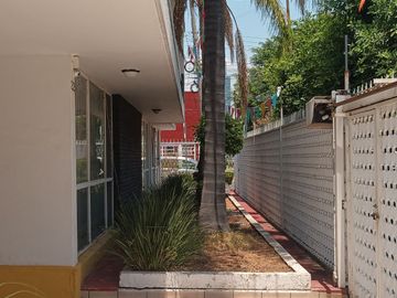 Casa en Venta Esquina en Jardines del Bosque con Excelente Ubicación
