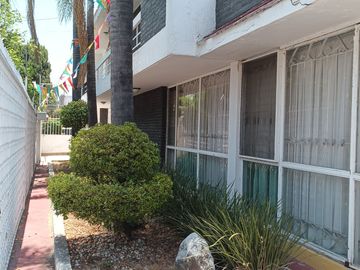 Casa en Venta Esquina en Jardines del Bosque con Excelente Ubicación