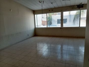 Casa en Venta Esquina en Jardines del Bosque con Excelente Ubicación