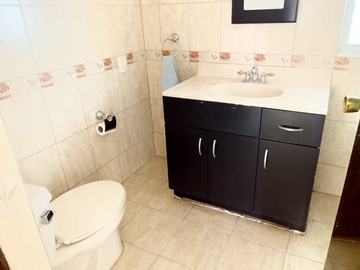 Casa en Venta Esquina en Jardines del Bosque con Excelente Ubicación