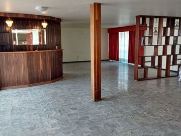 Casa en Venta Esquina en Jardines del Bosque con Excelente Ubicación