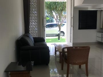 Rumah Minimalis Modern di Kawasan Mandiri Summarecon Bandung