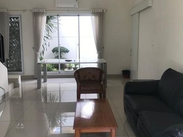 Rumah Minimalis Modern di Kawasan Mandiri Summarecon Bandung
