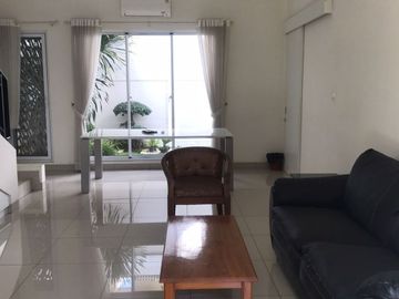 Rumah Minimalis Modern di Kawasan Mandiri Summarecon Bandung
