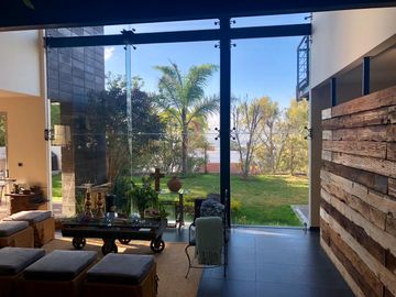 Casa en Venta de tres recamaras y amplio jardín en Vista Real
