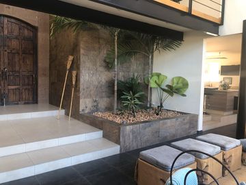 Casa en Venta de tres recamaras y amplio jardín en Vista Real