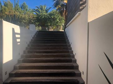 Casa en Venta de tres recamaras y amplio jardín en Vista Real