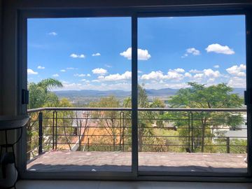 Casa en Venta de tres recamaras y amplio jardín en Vista Real