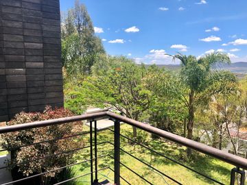 Casa en Venta de tres recamaras y amplio jardín en Vista Real