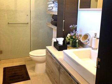 Casa en Venta de tres recamaras y amplio jardín en Vista Real