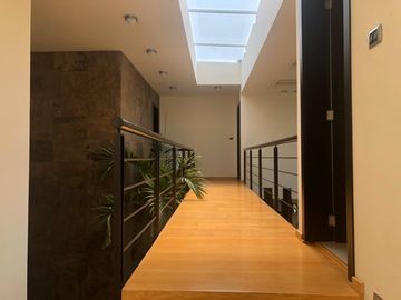 Casa en Venta de tres recamaras y amplio jardín en Vista Real
