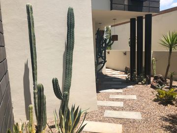 Casa en Venta de tres recamaras y amplio jardín en Vista Real