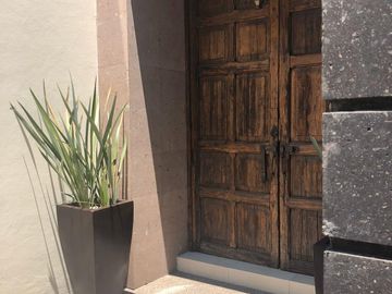 Casa en Venta de tres recamaras y amplio jardín en Vista Real