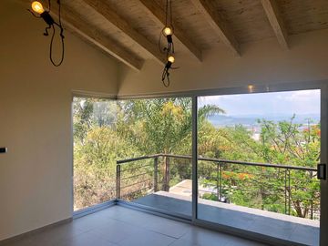 Casa en Venta de tres recamaras y amplio jardín en Vista Real