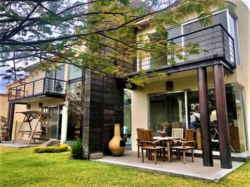 Casa en Venta de tres recamaras y amplio jardín en Vista Real