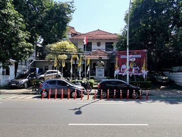 RUMAH, RUANG USAHA STRATEGIS di ZONA KOMERSIAL, Jl TEUKU CIK DITIRO, MENTENG, JAKPUS