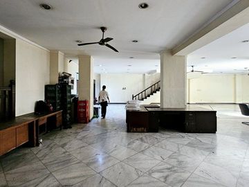 RUMAH, RUANG USAHA STRATEGIS di ZONA KOMERSIAL, Jl TEUKU CIK DITIRO, MENTENG, JAKPUS
