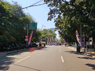 RUMAH, RUANG USAHA STRATEGIS di ZONA KOMERSIAL, Jl TEUKU CIK DITIRO, MENTENG, JAKPUS