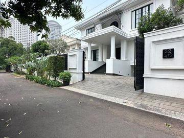 RUMAH MEWAH dgn BASEMENT, CARPORT LUAS di PERMATA HIJAU, JAKSEL