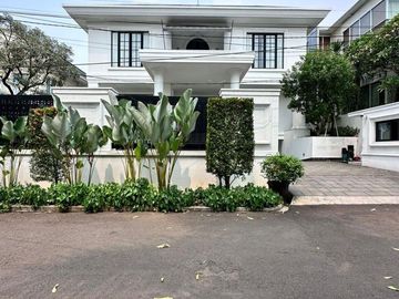 RUMAH MEWAH dgn BASEMENT, CARPORT LUAS di PERMATA HIJAU, JAKSEL