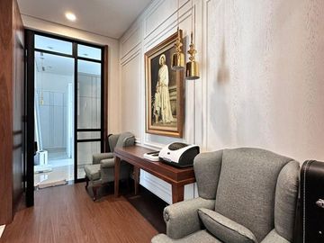 RUMAH MEWAH dgn BASEMENT, CARPORT LUAS di PERMATA HIJAU, JAKSEL