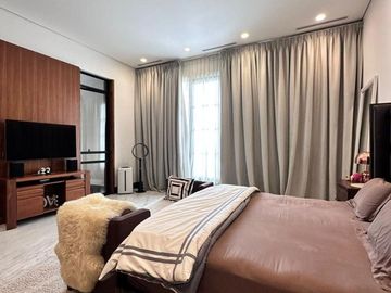 RUMAH MEWAH dgn BASEMENT, CARPORT LUAS di PERMATA HIJAU, JAKSEL