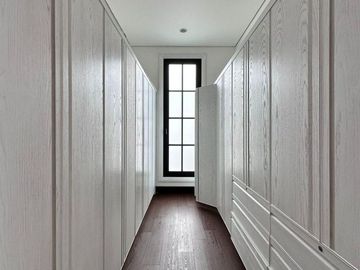 RUMAH MEWAH dgn BASEMENT, CARPORT LUAS di PERMATA HIJAU, JAKSEL