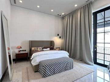 RUMAH MEWAH dgn BASEMENT, CARPORT LUAS di PERMATA HIJAU, JAKSEL