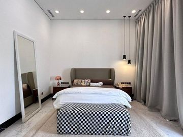 RUMAH MEWAH dgn BASEMENT, CARPORT LUAS di PERMATA HIJAU, JAKSEL